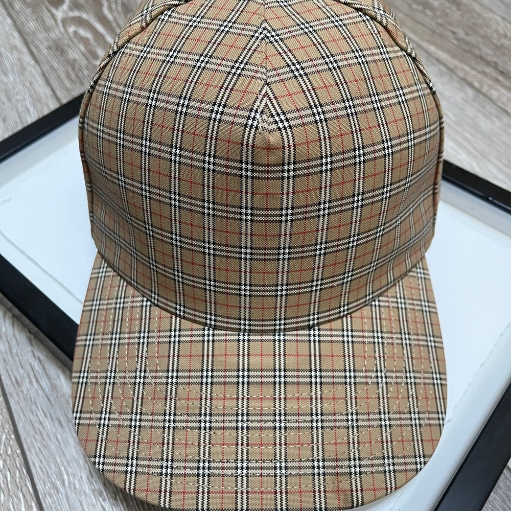 Sold !!Burberry hat